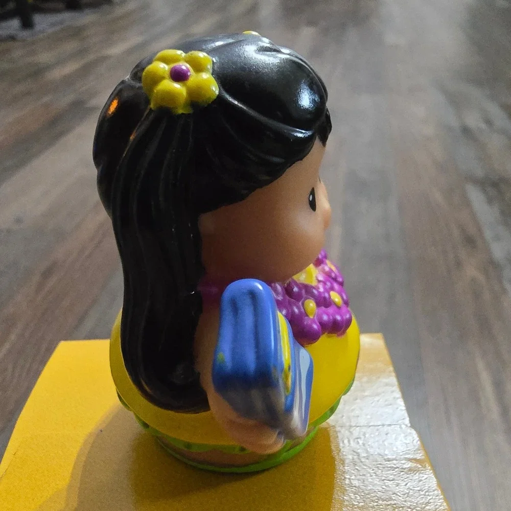 Fisher-Price Little People Figure Girl with Lei Passport Hawaiian 2005 Mattel